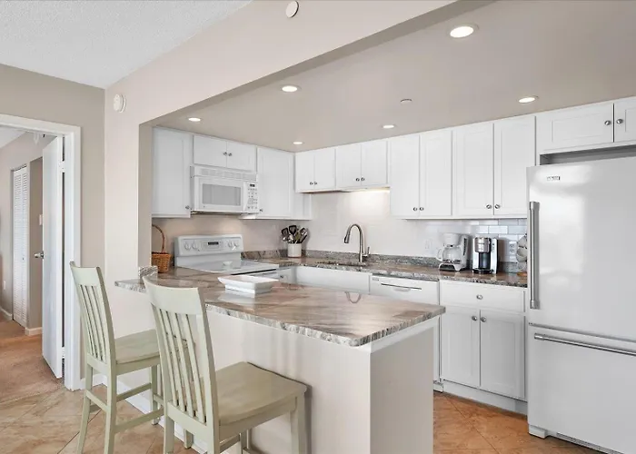 2 Bedroom Ocean Front With Outdoor Pool!