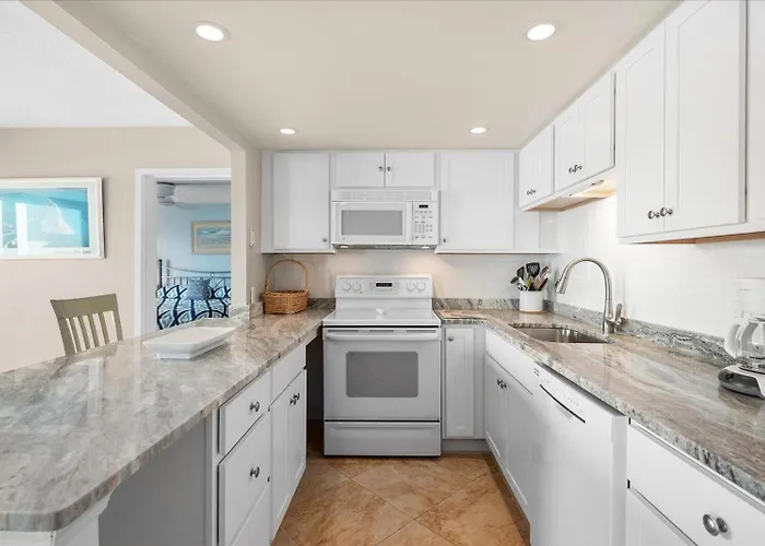 2 Bedroom Ocean Front With Outdoor Pool! Holiday home Ocean City