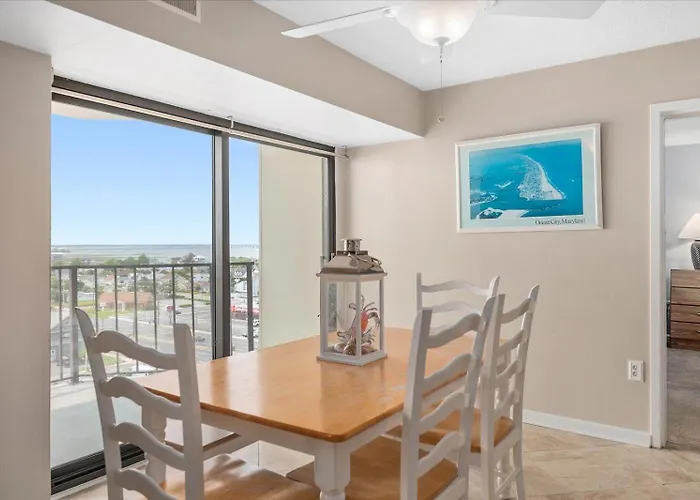 2 Bedroom Ocean Front With Outdoor Pool! Holiday home *