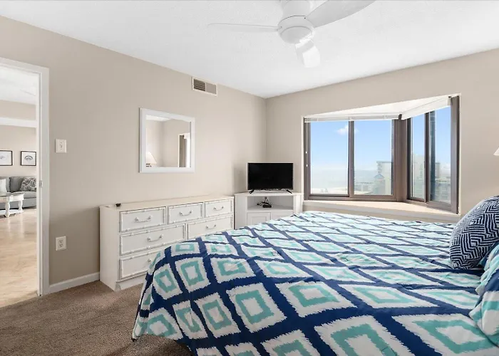 2 Bedroom Ocean Front With Outdoor Pool!