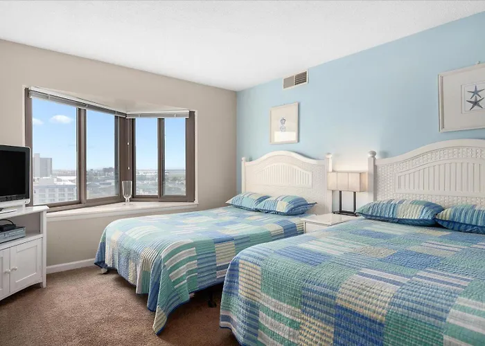 2 Bedroom Ocean Front With Outdoor Pool! *
