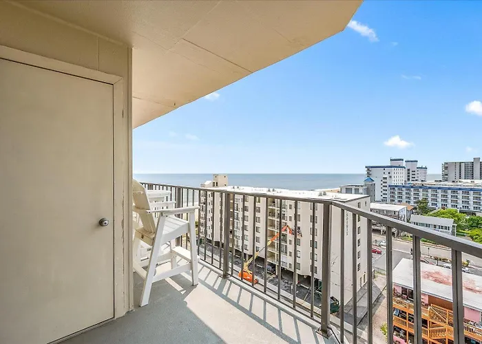 2 Bedroom Ocean Front With Outdoor Pool! *