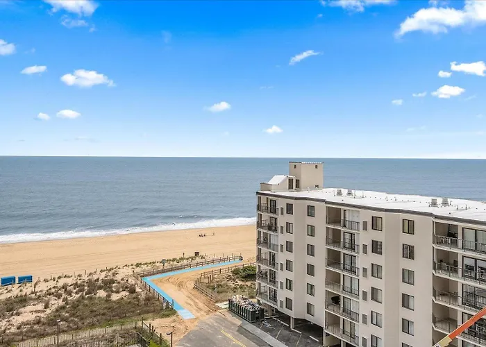 2 Bedroom Ocean Front With Outdoor Pool! Holiday home Ocean City