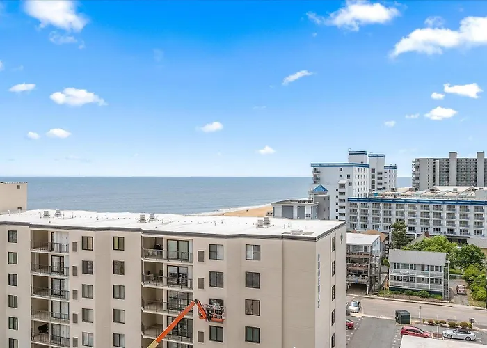 2 Bedroom Ocean Front With Outdoor Pool!