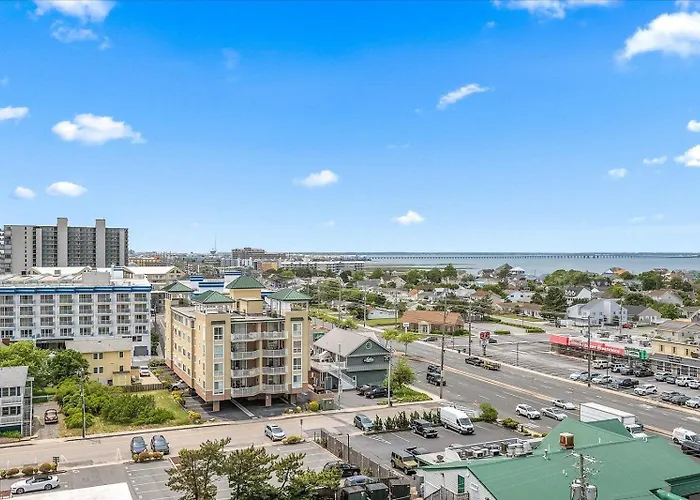 2 Bedroom Ocean Front With Outdoor Pool! Holiday home Ocean City