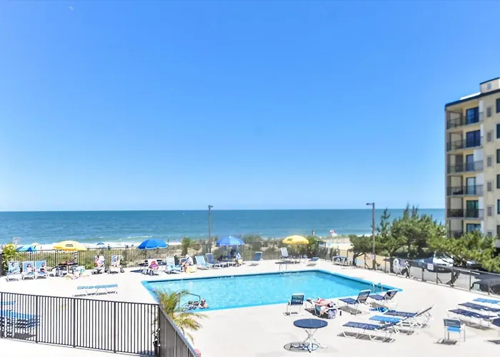 2 Bedroom Ocean Front With Outdoor Pool! Holiday home