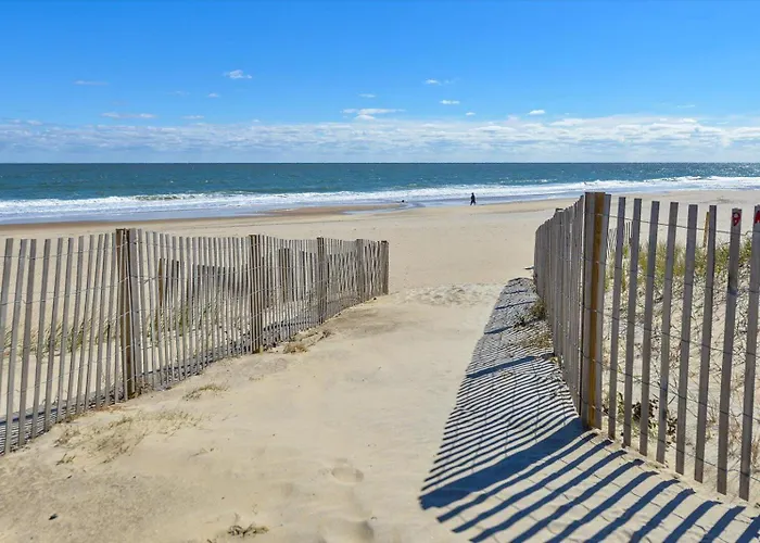 2 Bedroom Ocean Front With Outdoor Pool!