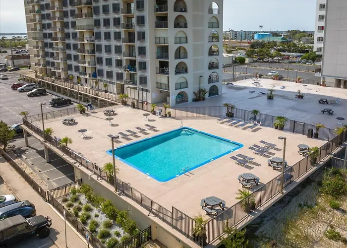 2 Bedroom Ocean Front With Outdoor Pool! *